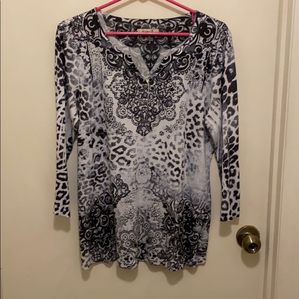 Black and white shirt from the brand One World!
